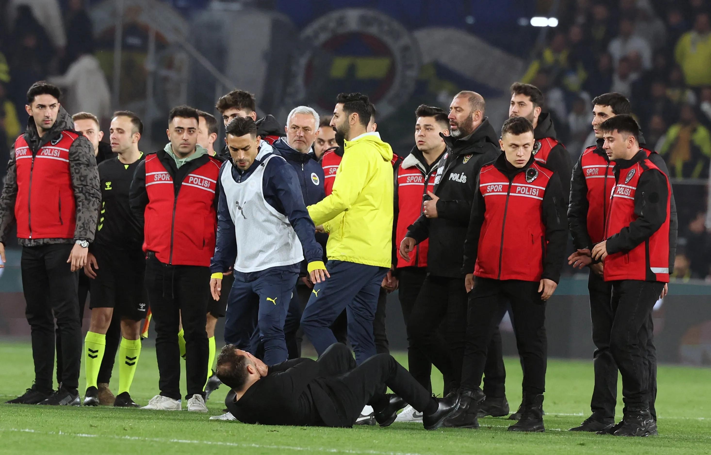 穆古鲁扎在澳大利亚队比赛中比赛规则变更，持续失利引发热议！上演精彩一战的简单介绍-爱游戏平台中心